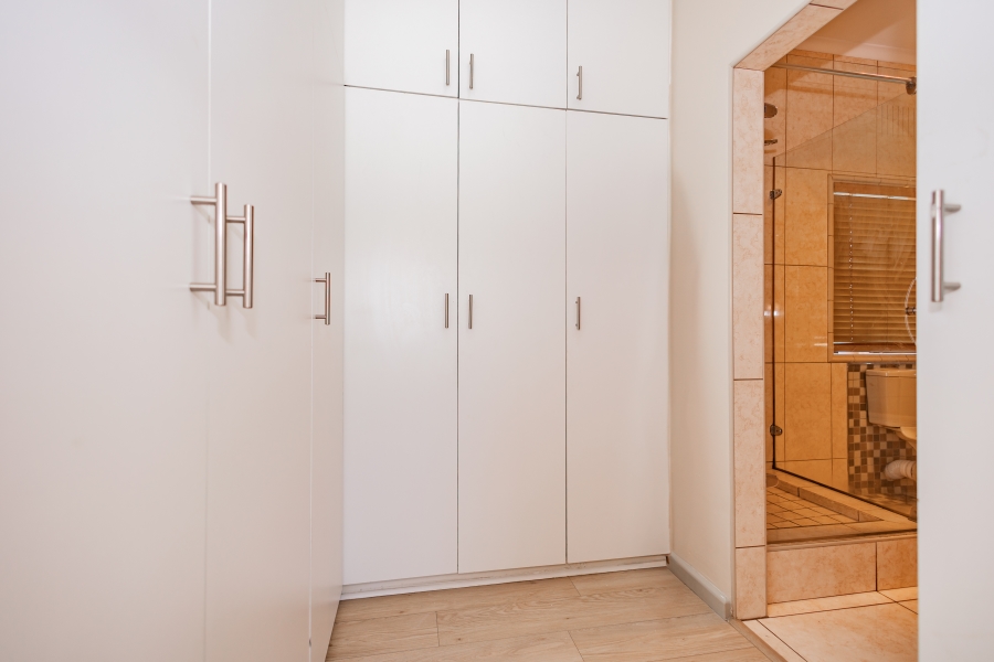 To Let 3 Bedroom Property for Rent in Loevenstein Western Cape